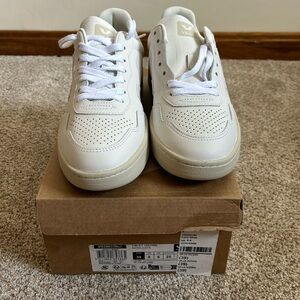 NWT Veja V-90 Sneakers W8/EU39